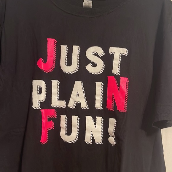 NWOT Gildan Graphic t shirt in black 100% cotton size large - Picture 2 of 8